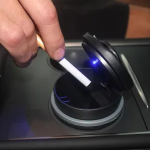 1 Pcs Portable Automatic Light Indicator Ashtray for Car